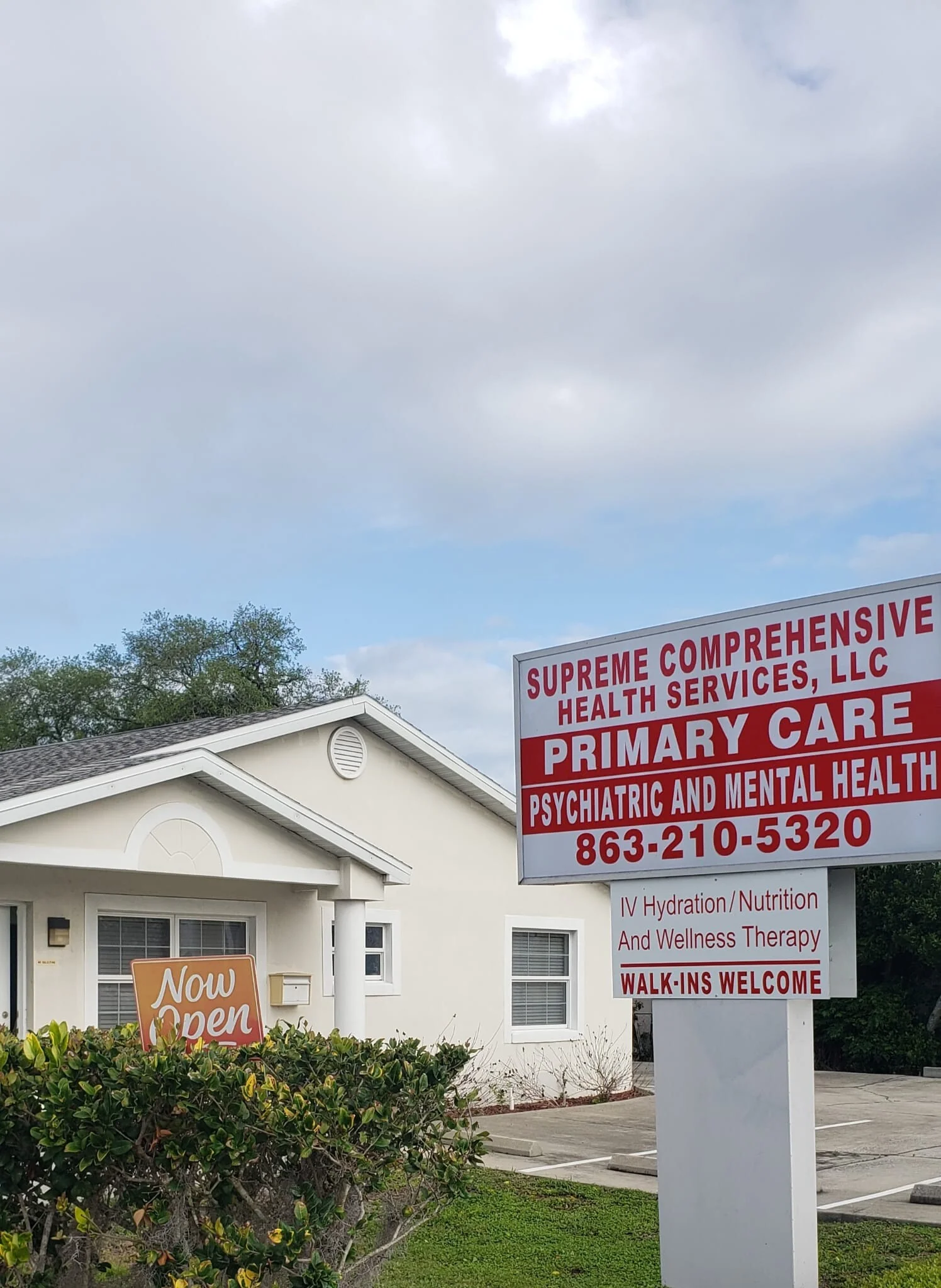 Supreme Comprehensive Health Services clinic sign — Primary Care, Psychiatric and Mental Health, Lakeland FL