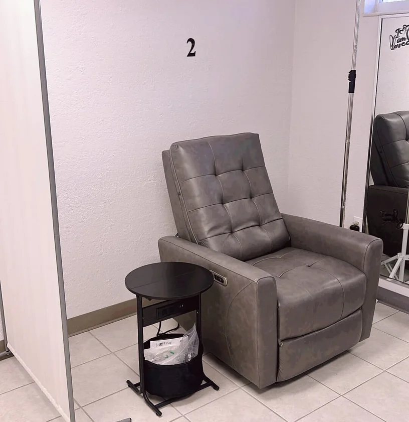 Supreme CHS IV hydration station 2 with recliner and side table