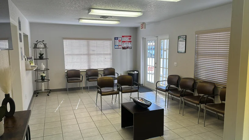 Supreme CHS welcoming patient waiting room in Lakeland, FL